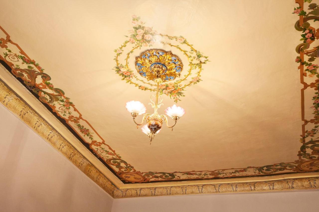 Lo Palauet De La Muralla Balaguer Bagian luar foto