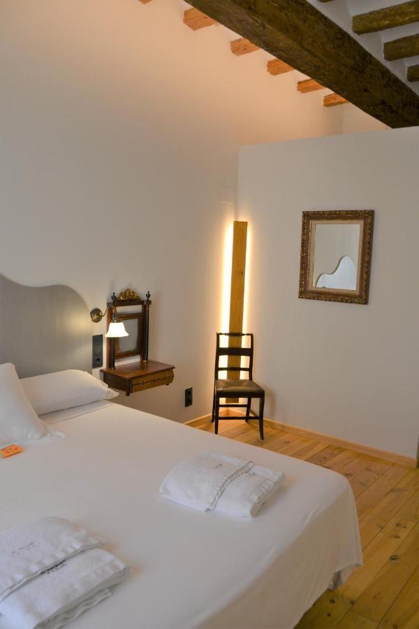 Lo Palauet De La Muralla Balaguer Ruang foto