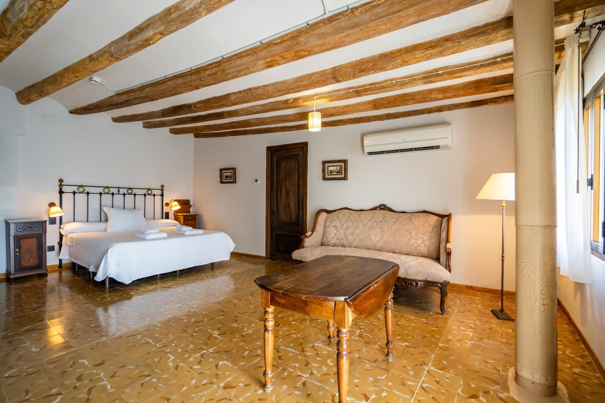 Lo Palauet De La Muralla Balaguer Bagian luar foto